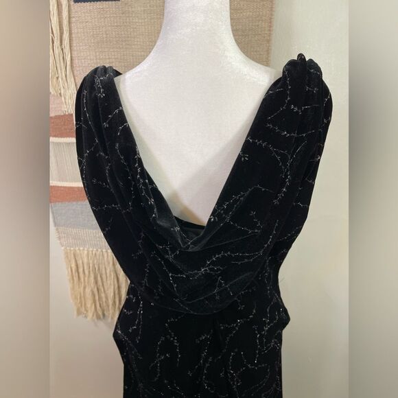 Vintage 90s David Warren Black and Silver Velvet Maxi Gown With Cape Details 10 - Picture 4 of 5